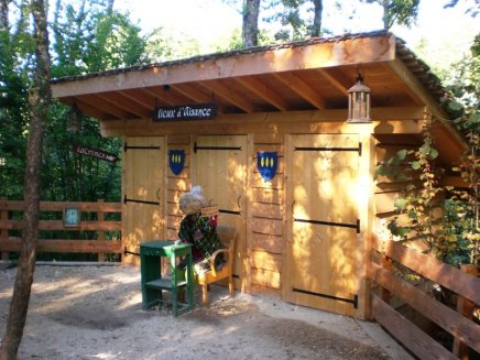 Toilettes triple au parc des épouvantails