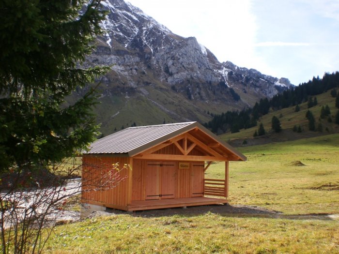 La toilettes de Morsullaz avec son abri