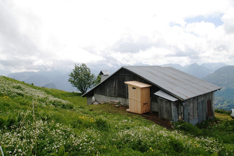 Une Estive à l'arrière de la bergerie