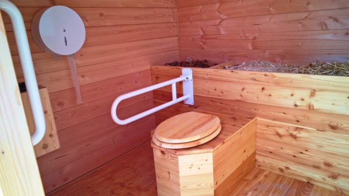 Toilettes Nature, des toilettes sèches avec accessibilité PMR 