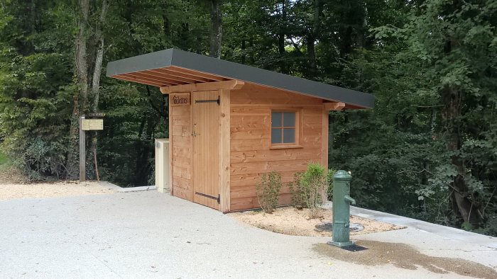 Une toilette sèche au pont de l’Abîme