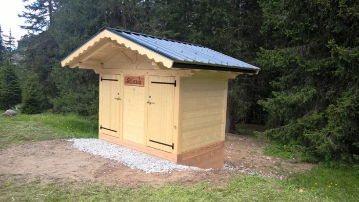 Les toilettes sèches de Courchevel dans le style du Pays