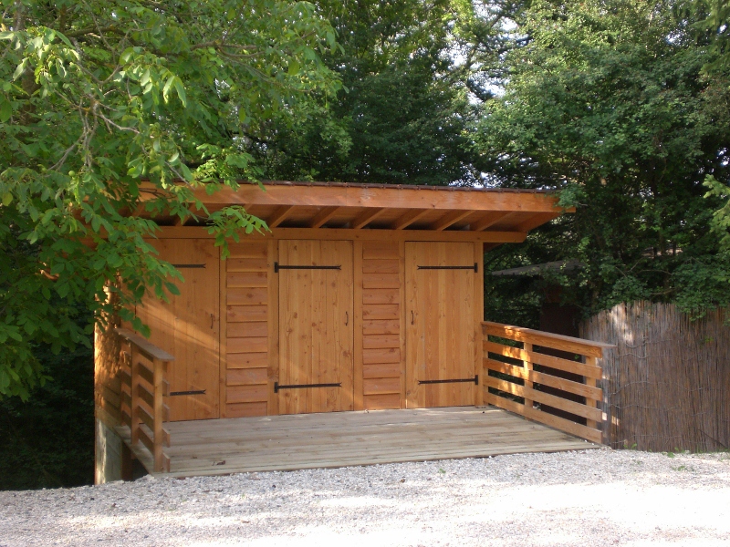 Toilettes sèche triple pour les bénévoles de l'association