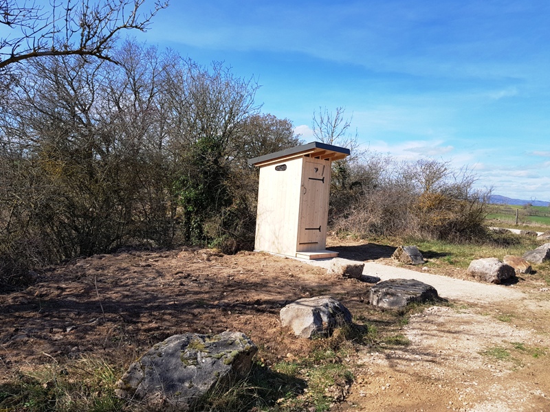 Toilettes sèche Estive Les coste Gozon site archéologique