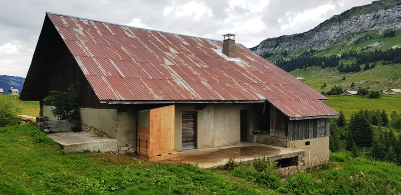 Une toilette pour un chalet d’alpage – Plateau des Glières – Haute Savoie