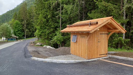 Toilette publique simple vue avant