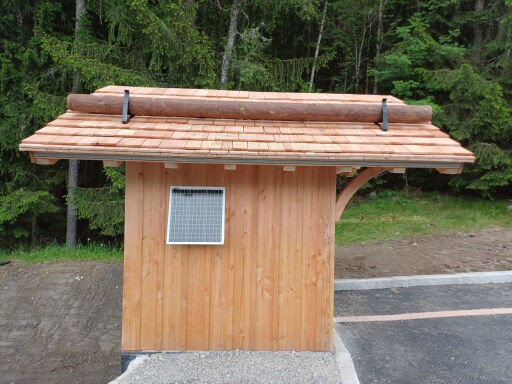 Toilette publique simple vue de coté