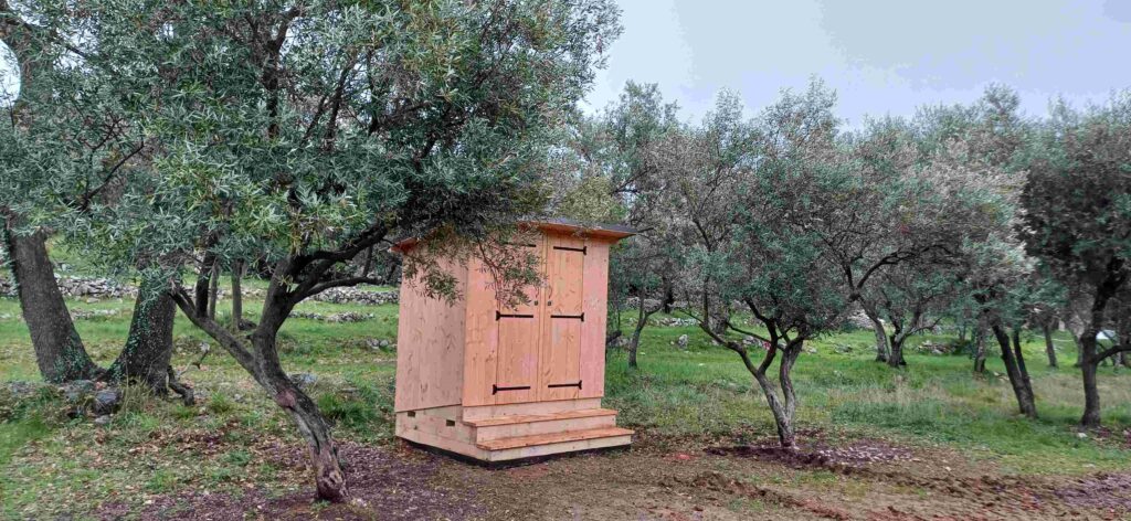 Toilette Alpage double au milieu des oliviers