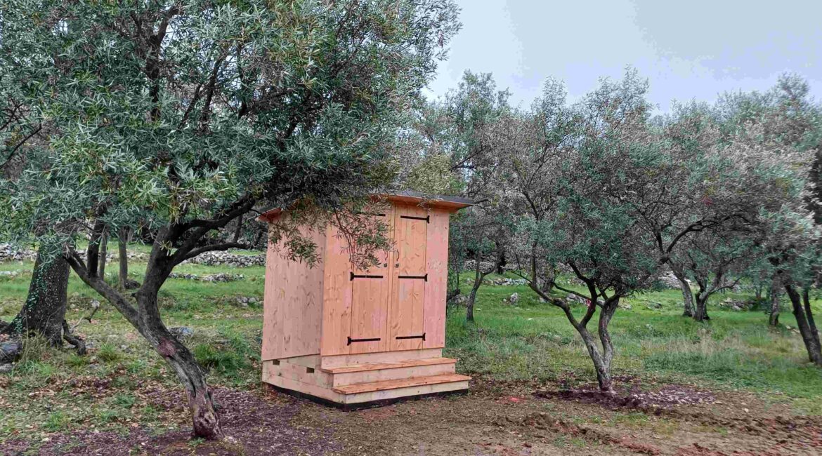 Toilette Alpage double au milieu des oliviers