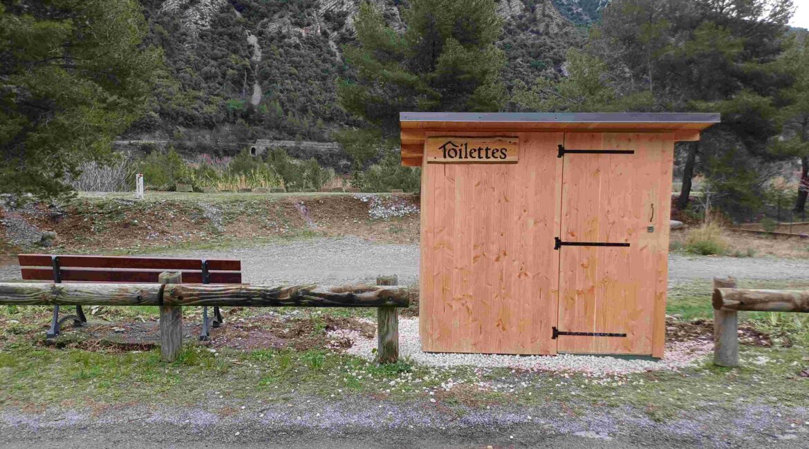 La toilette vue de la route